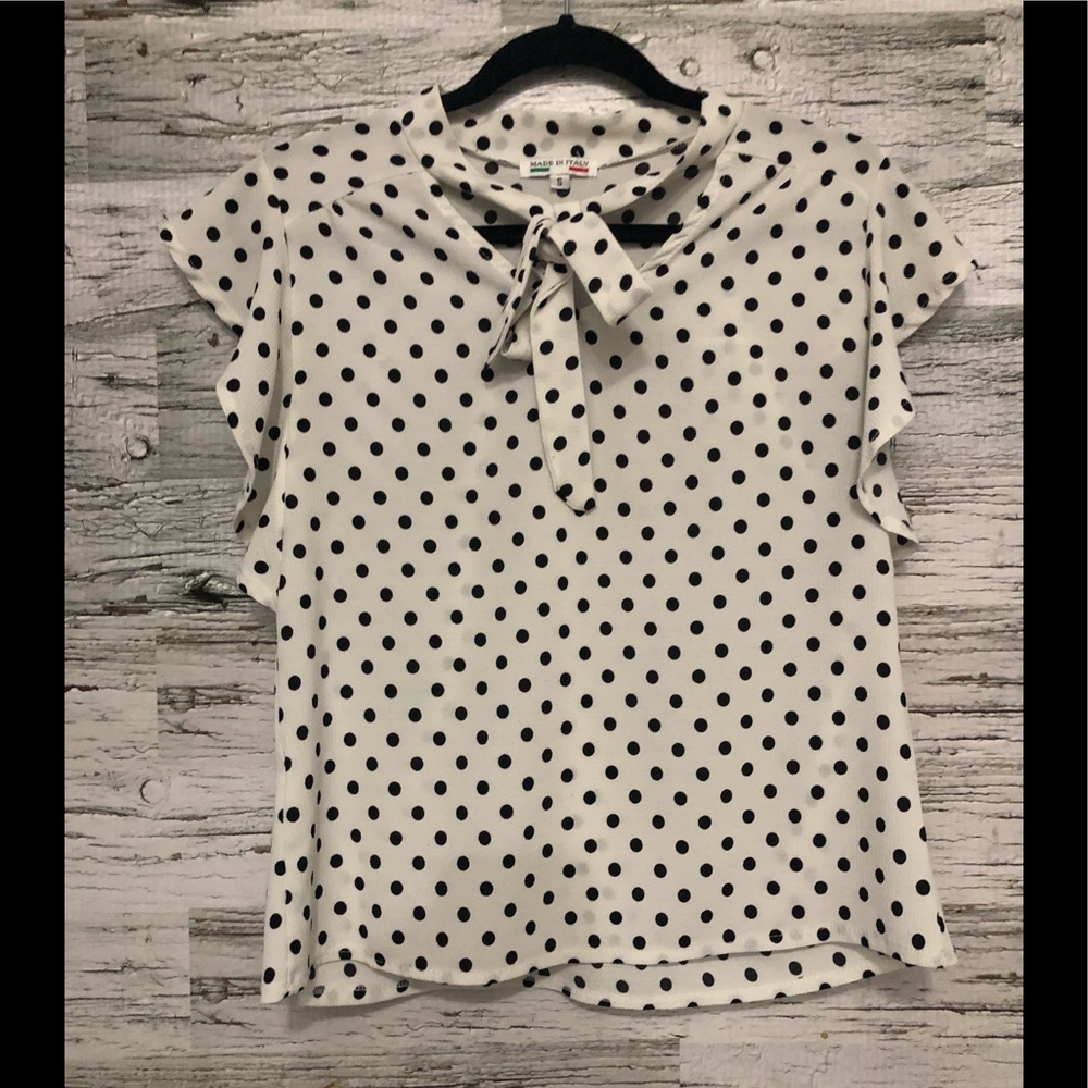 Made in Italy 🇮🇹 scalloped cap sleeved top with bow
